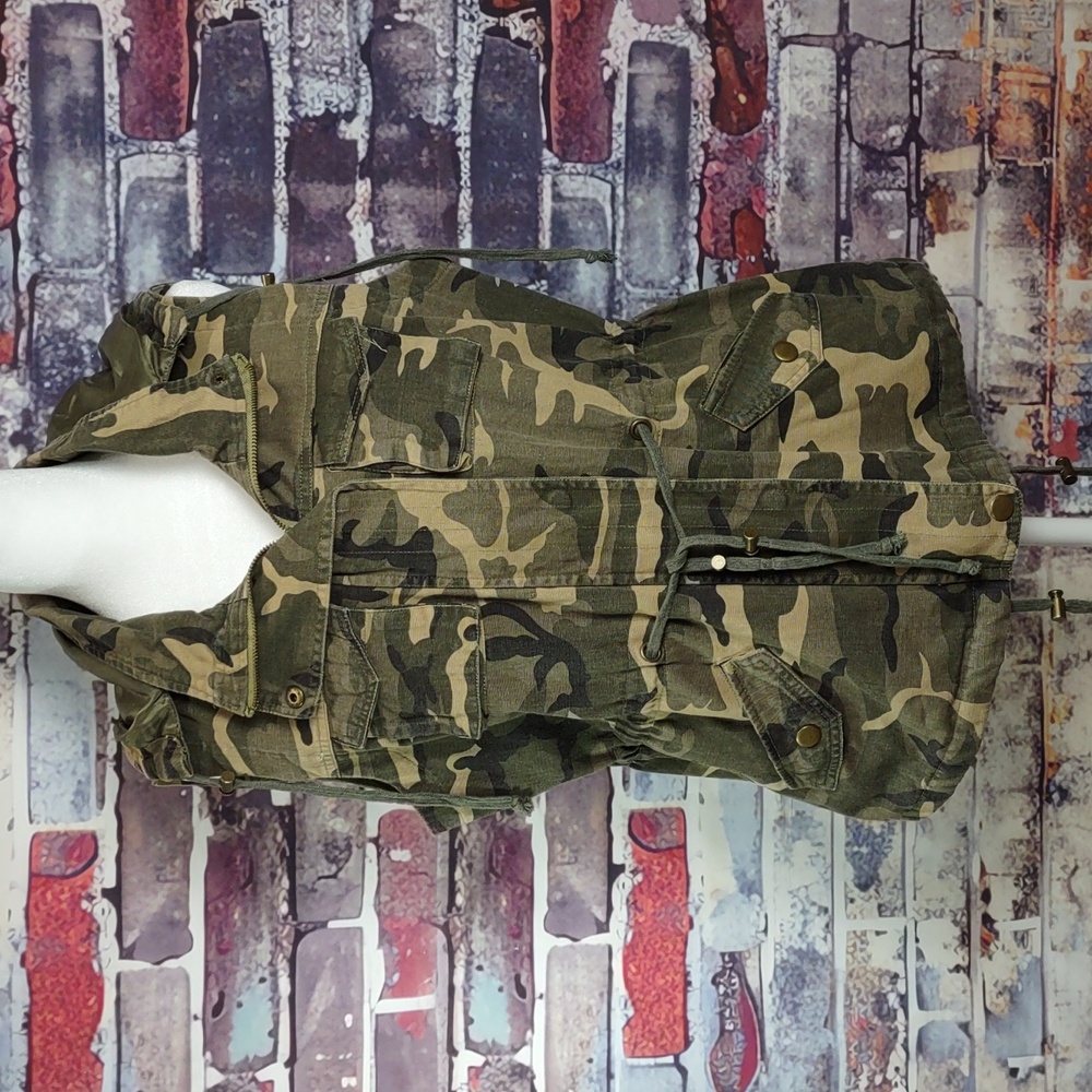 Yahada Camo Vest w/Zip-off Hood